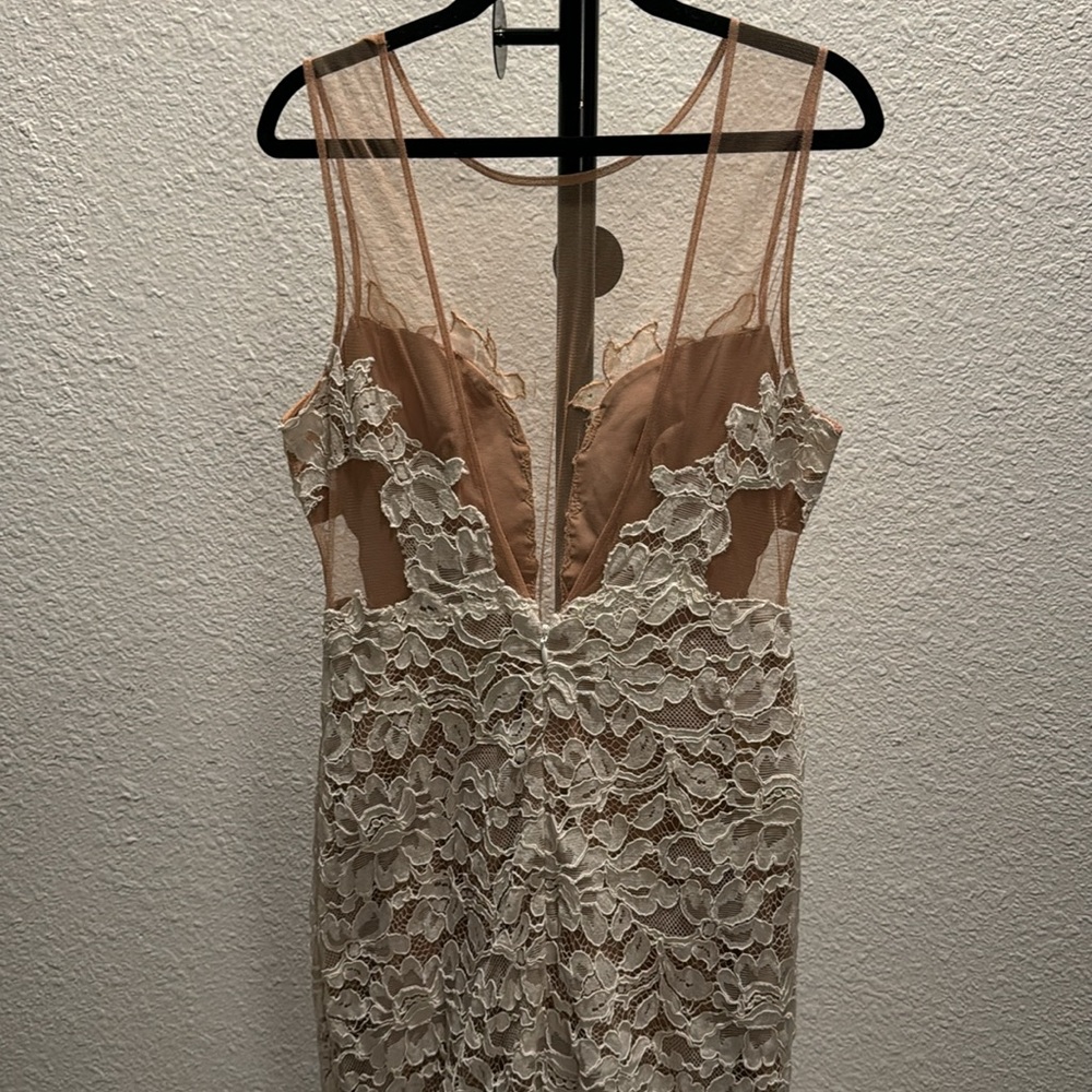 BCBG Maxazria Rayna Floral Lace Bridal Gown - Picture 5 of 6